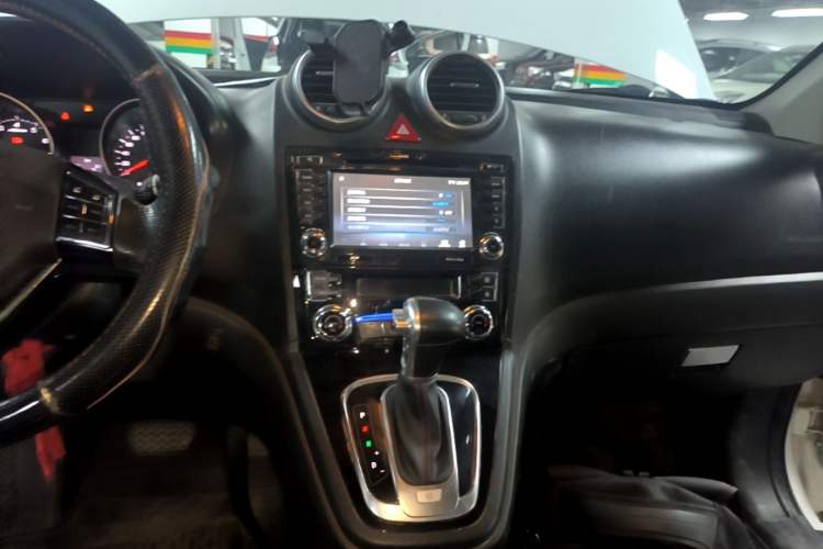 Used Haval H6 2016 Upgraded Model 1.5T Automatic Two-Wheel Drive Elite Version Audio And AC Panel