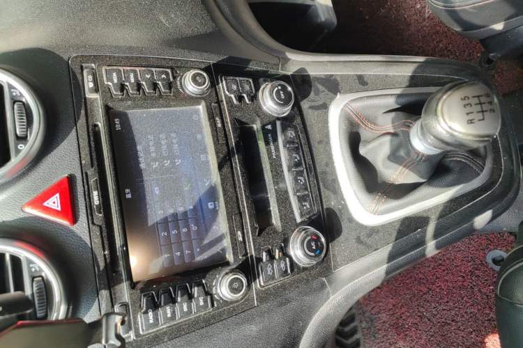 Used Haval H6 2016 Upgraded Model 1.5T Manual Two-Wheel Drive Urban Version Audio And AC Panel