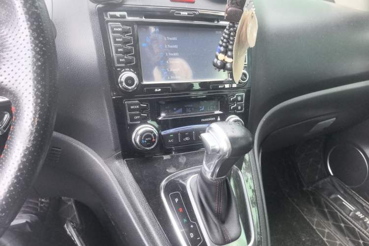 Used Haval H6 2016 Upgraded Model 1.5T Automatic Two-Wheel Drive Elite Version Audio And AC Panel