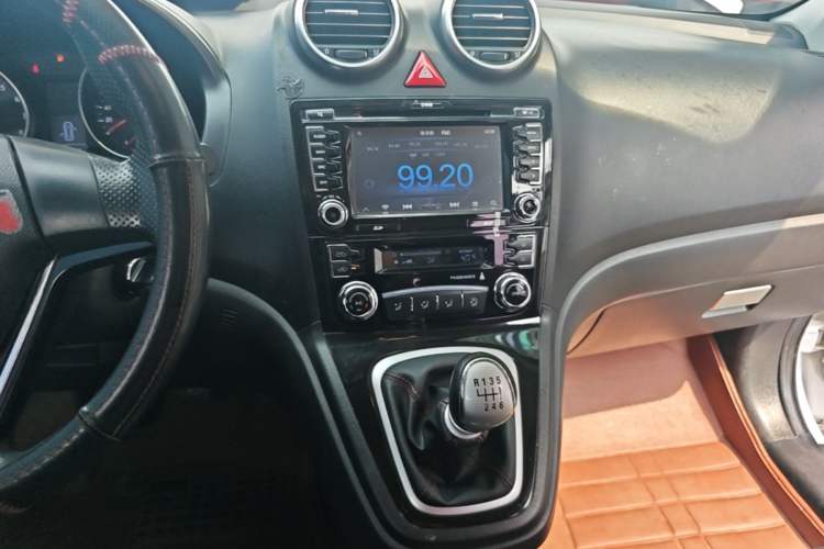 Used Haval H6 2016 Upgraded Model 1.5T Manual Two-Wheel Drive Urban Version Audio And AC Panel