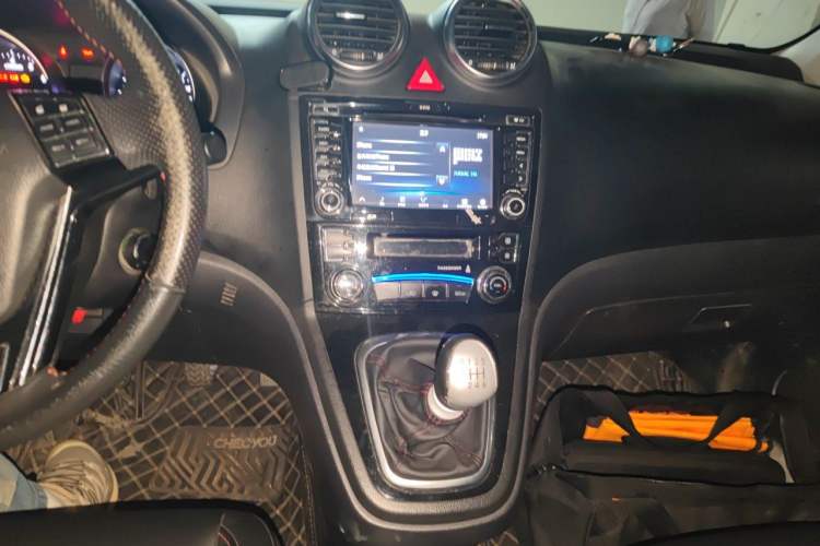 Used Haval H6 2016 Upgraded Model 1.5T Manual Two-Wheel Drive Elite Version Audio And AC Panel