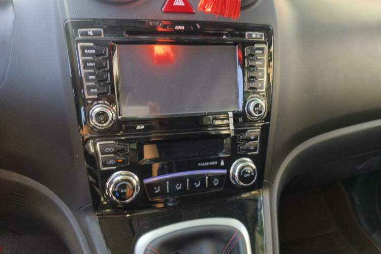 Used Haval H6 2016 Upgraded Model 1.5T Manual Two-Wheel Drive Urban Version Audio And AC Panel