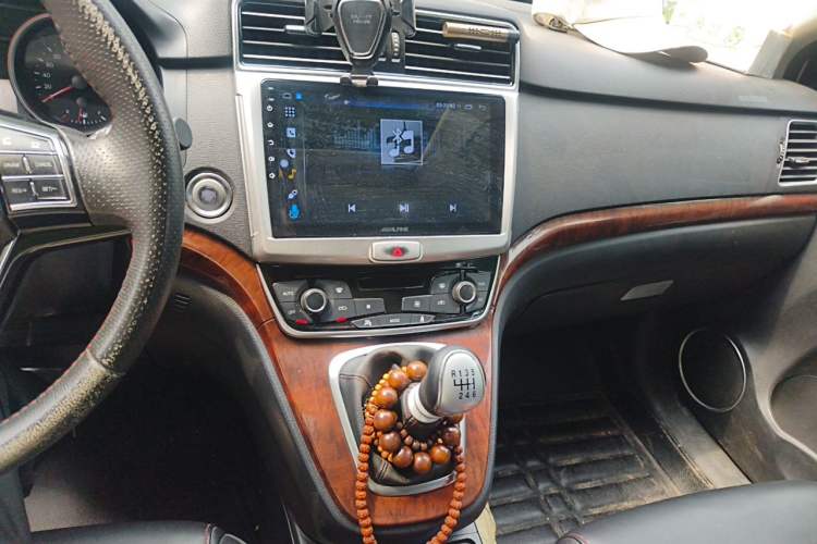 Used Haval H6 2016 Upgraded Model 1.5T Manual Two-Wheel Drive Prestige Version Audio And AC Panel