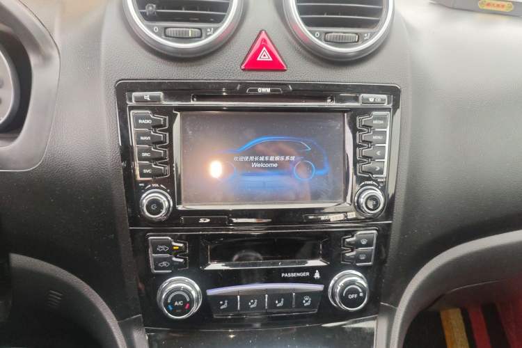 Used Haval H6 2016 Upgraded Model 1.5T Manual Two-Wheel Drive Urban Version Audio And AC Panel