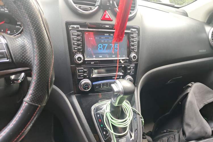 Used Haval H6 2016 Upgraded Model 1.5T Automatic Two-Wheel Drive Elite Version Audio And AC Panel