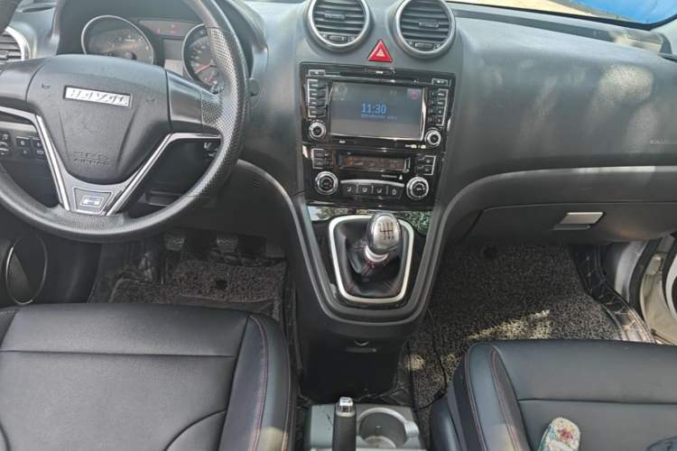 Used Haval H6 2016 Upgraded Model 1.5T Manual Two-Wheel Drive Urban Version Audio And AC Panel