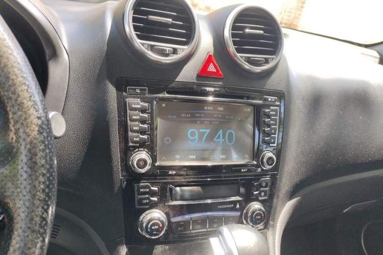 Used Haval H6 2016 Upgraded Model 1.5T Automatic Two-Wheel Drive Elite Version Audio And AC Panel