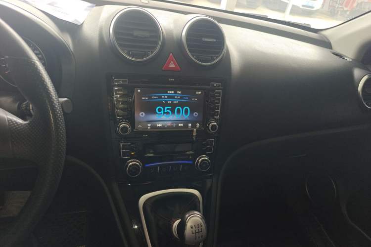 Used Haval H6 2016 Upgraded Model 1.5T Manual Two-Wheel Drive Urban Version Audio And AC Panel