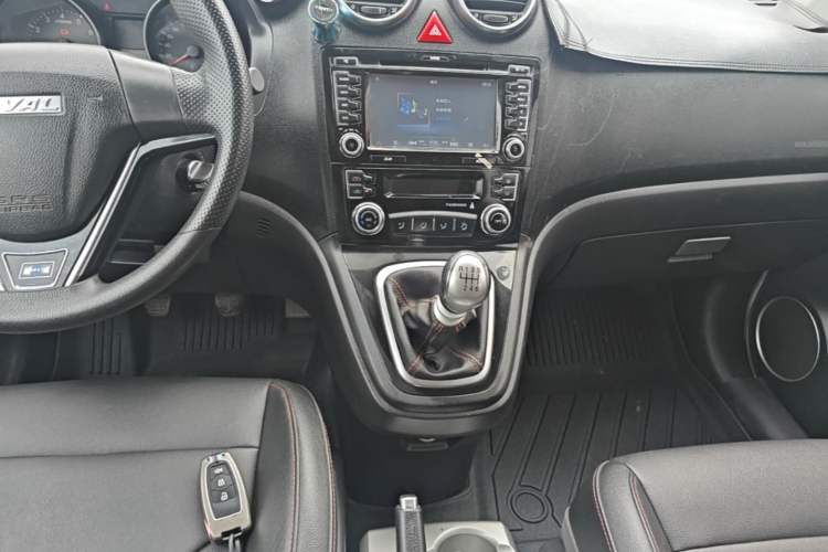 Used Haval H6 2016 Upgraded Model 1.5T Manual Two-Wheel Drive Urban Version Audio And AC Panel