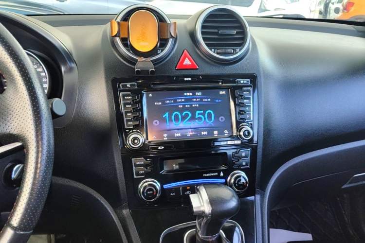 Used Haval H6 2016 Upgraded Model 1.5T Automatic Two-Wheel Drive Elite Version Audio And AC Panel