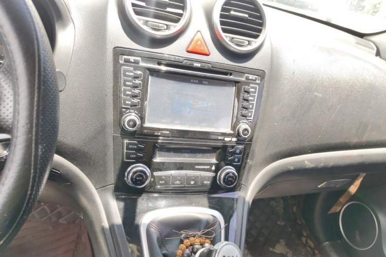 Used Haval H6 2016 Upgraded Model 1.5T Manual Two-Wheel Drive Elite Version Audio And AC Panel