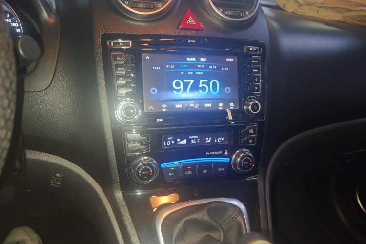Used Haval H6 2016 Upgraded Model 1.5T Manual Two-Wheel Drive Elite Version Audio And AC Panel