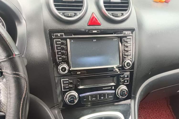Used Haval H6 2016 Upgraded Model 1.5T Manual Two-Wheel Drive Elite Version Audio And AC Panel