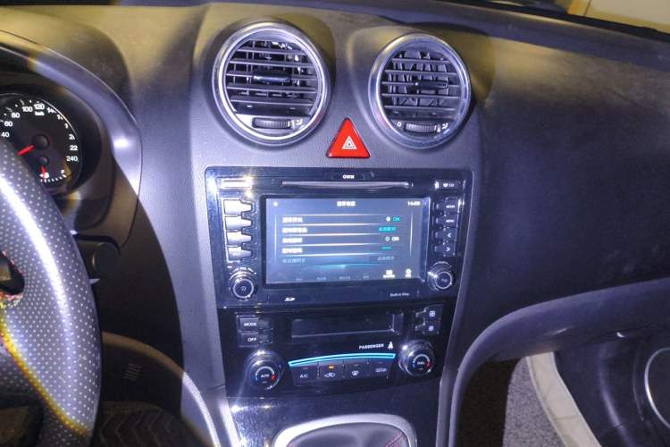 Used Haval H6 2016 Upgraded Model 1.5T Manual Two-Wheel Drive Elite Version Audio And AC Panel