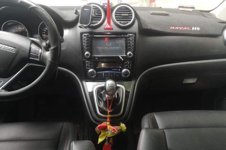 Used Haval H6 2016 Upgraded Model 1.5T Manual Two-Wheel Drive Elite Version Audio And AC Panel