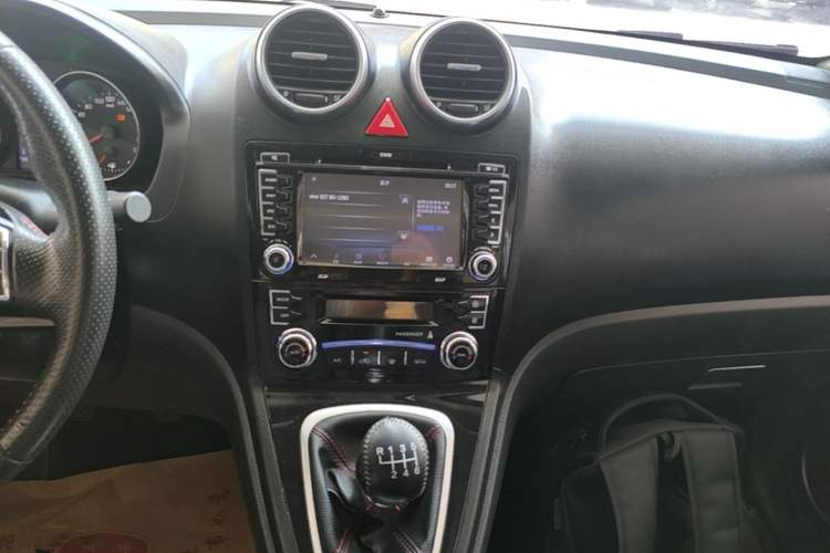Used Haval H6 2016 Upgraded Model 1.5T Manual Two-Wheel Drive Elite Version Audio And AC Panel