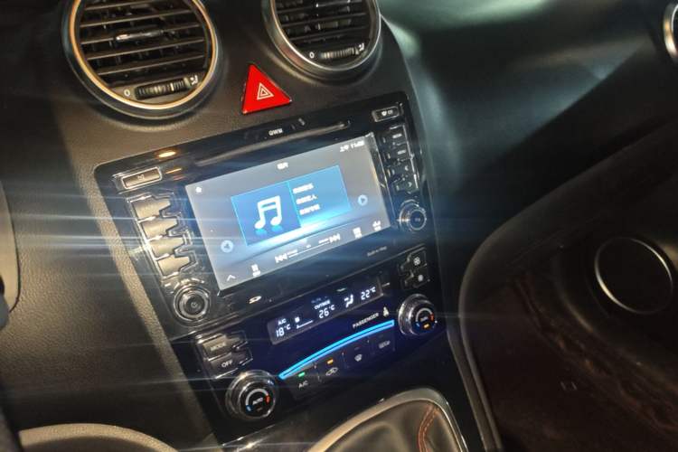 Used Haval H6 2016 Upgraded Model 1.5T Manual Two-Wheel Drive Elite Version Audio And AC Panel