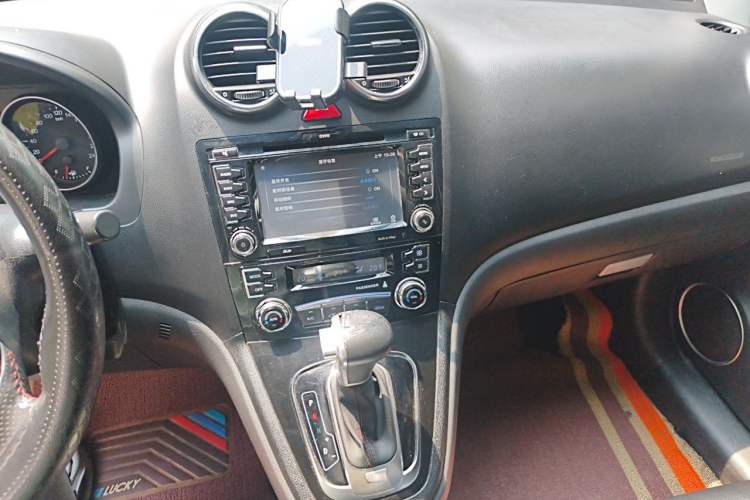 Used Haval H6 2016 Upgraded Model 1.5T Automatic Two-Wheel Drive Elite Version Audio And AC Panel