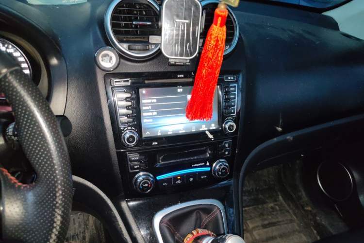 Used Haval H6 2016 Upgraded Model 1.5T Manual Two-Wheel Drive Elite Version Audio And AC Panel