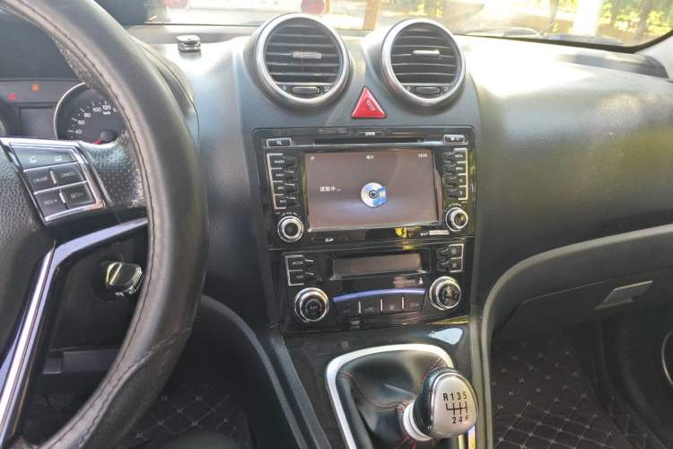 Used Haval H6 2016 Upgraded Model 1.5T Manual Two-Wheel Drive Elite Version Audio And AC Panel
