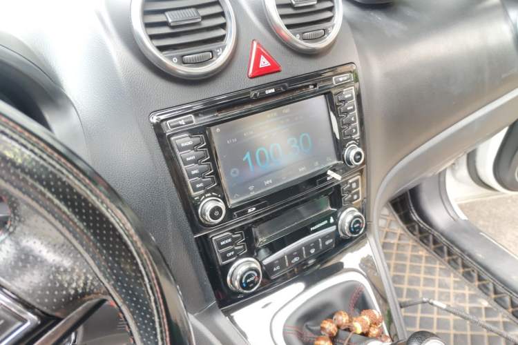 Used Haval H6 2016 Upgraded Model 1.5T Manual Two-Wheel Drive Elite Version Audio And AC Panel