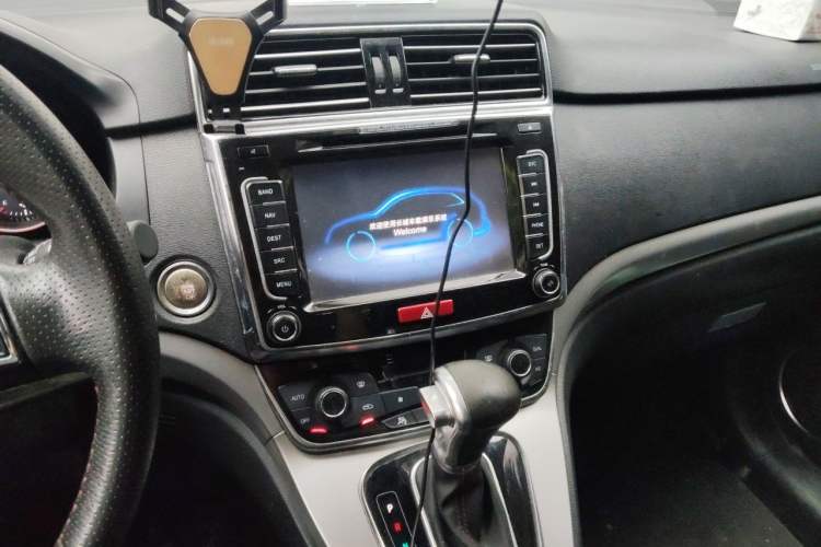 Used Haval H6 2016 Upgraded Model 1.5T Automatic Two-Wheel Drive Elite Version Audio And AC Panel
