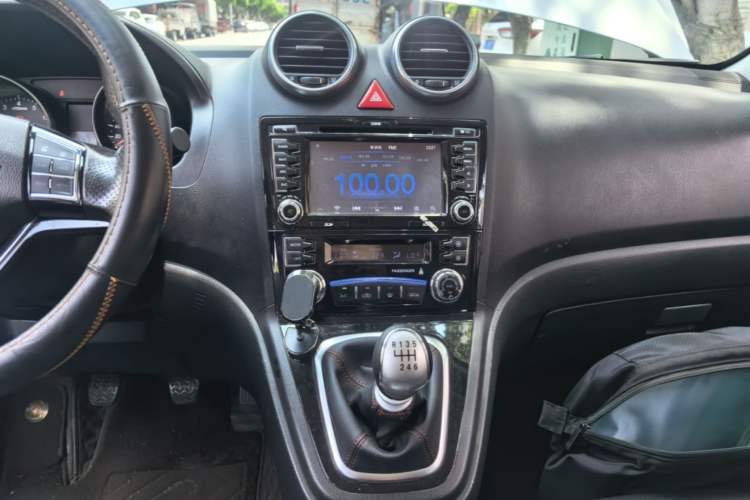 Used Haval H6 2016 Upgraded Model 1.5T Manual Two-Wheel Drive Elite Version Audio And AC Panel