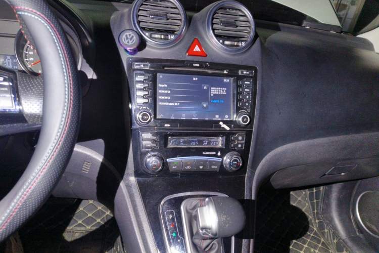 Used Haval H6 2016 Upgraded Model 1.5T Automatic Two-Wheel Drive Elite Version Audio And AC Panel