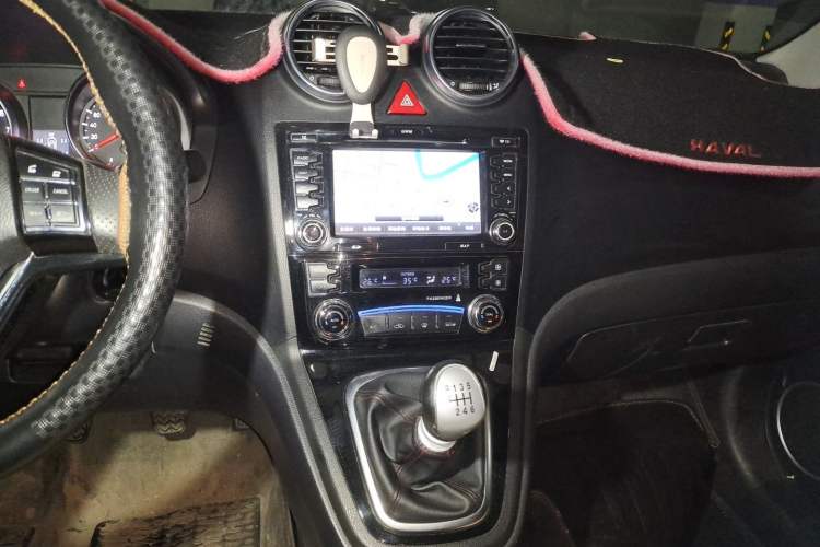 Used Haval H6 2016 Upgraded Model 1.5T Manual Two-Wheel Drive Elite Version Audio And AC Panel
