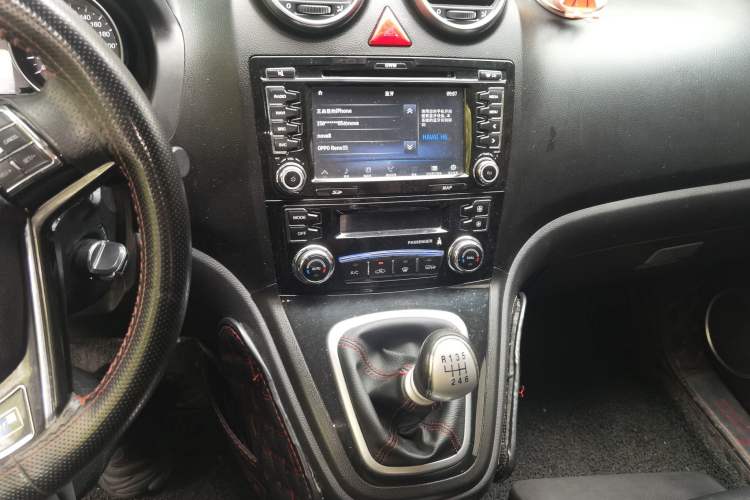 Used Haval H6 2016 Upgraded Model 1.5T Manual Two-Wheel Drive Elite Version Audio And AC Panel