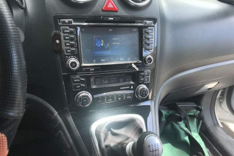 Used Haval H6 2016 Upgraded Model 1.5T Manual Two-Wheel Drive Elite Version Audio And AC Panel