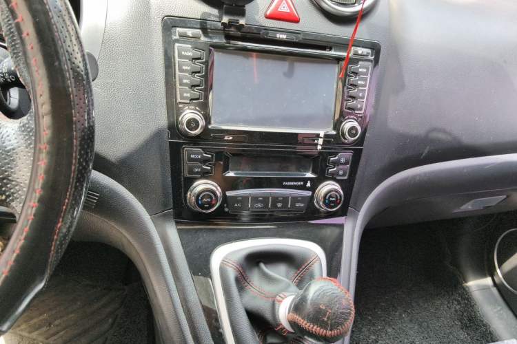 Used Haval H6 2016 Upgraded Model 1.5T Manual Two-Wheel Drive Elite Version Audio And AC Panel