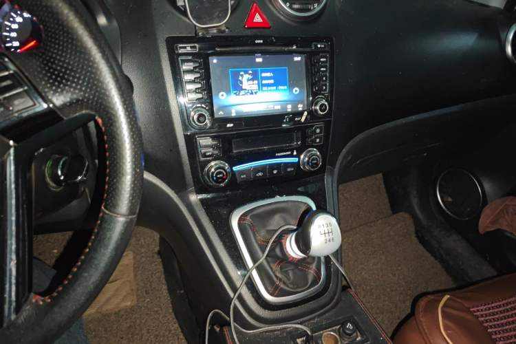 Used Haval H6 2016 Upgraded Model 1.5T Manual Two-Wheel Drive Elite Version Audio And AC Panel