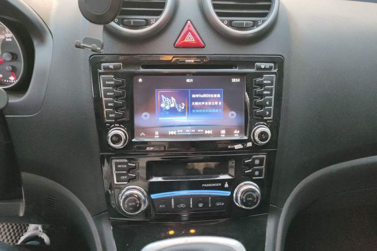 Used Haval H6 2016 Upgraded Model 1.5T Manual Two-Wheel Drive Elite Version Audio And AC Panel