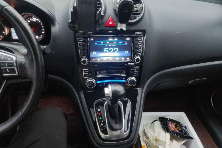 Used Haval H6 2016 Upgraded Model 1.5T Automatic Two-Wheel Drive Elite Version Audio And AC Panel