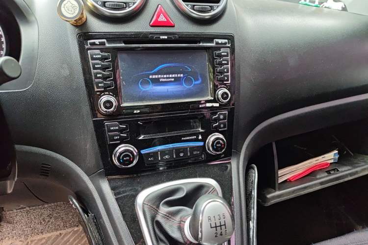 Used Haval H6 2016 Upgraded Model 1.5T Manual Two-Wheel Drive Elite Version Audio And AC Panel