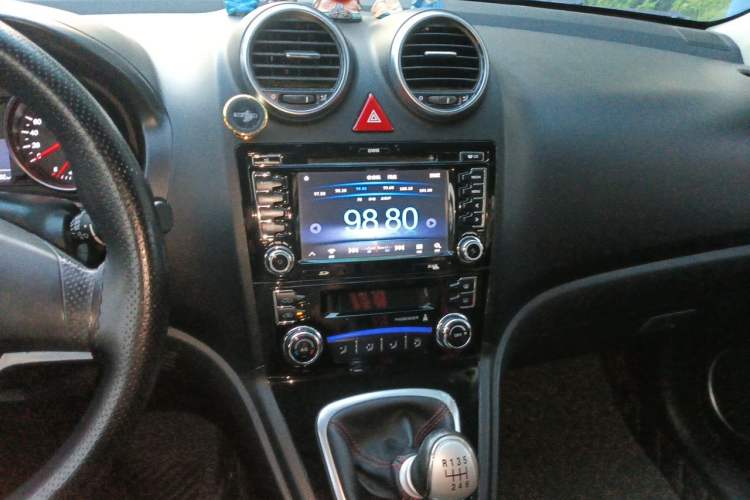 Used Haval H6 2016 Upgraded Model 1.5T Manual Two-Wheel Drive Urban Version Audio And AC Panel
