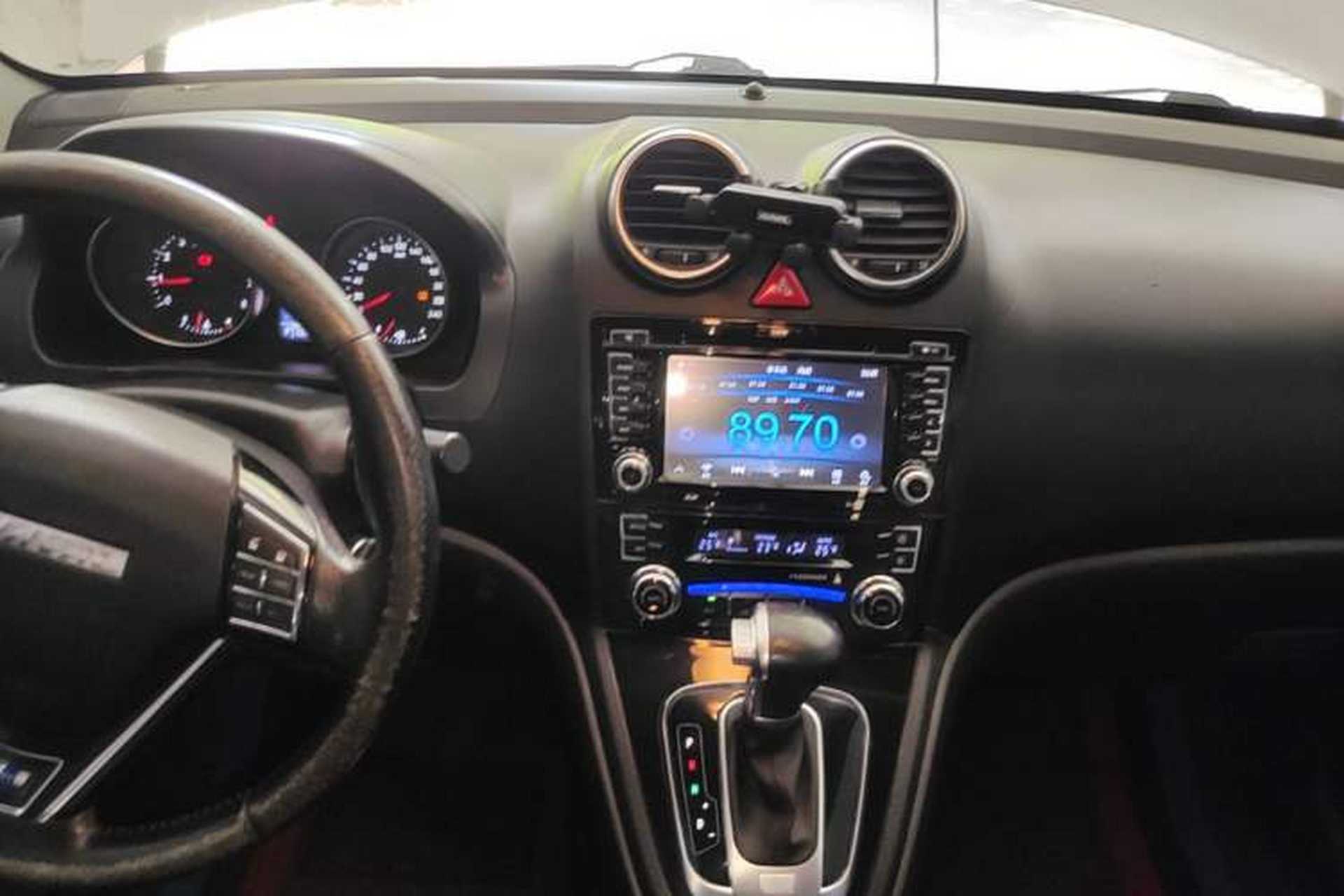 Used Haval H6 2016 Upgraded Model 1.5T Automatic Two-Wheel Drive Elite Version Audio And AC Panel