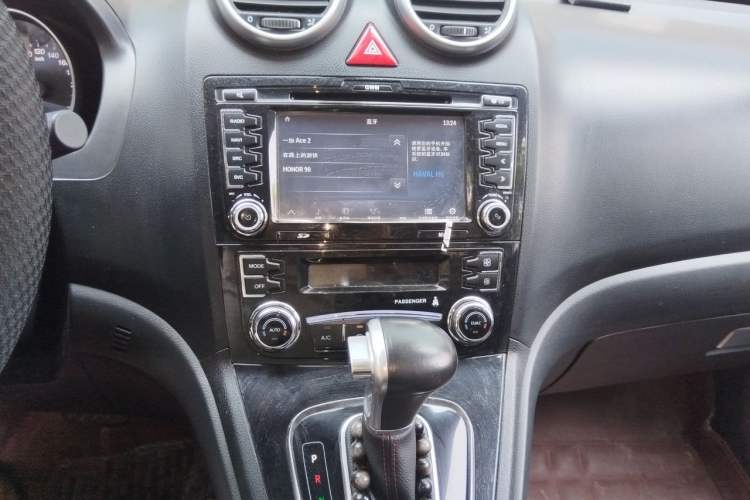 Used Haval H6 2016 Upgraded Model 1.5T Automatic Two-Wheel Drive Prestige Version Audio And AC Panel