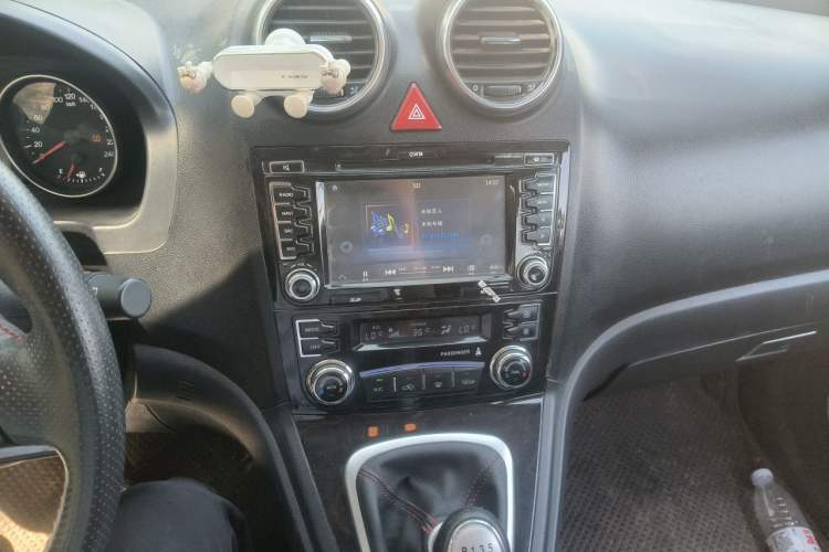 Used Haval H6 2016 Upgraded Model 1.5T Manual Two-Wheel Drive Elite Version Audio And AC Panel