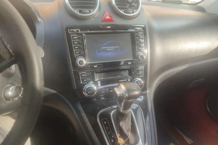 Used Haval H6 2016 Upgraded Model 1.5T Automatic Two-Wheel Drive Elite Version Audio And AC Panel