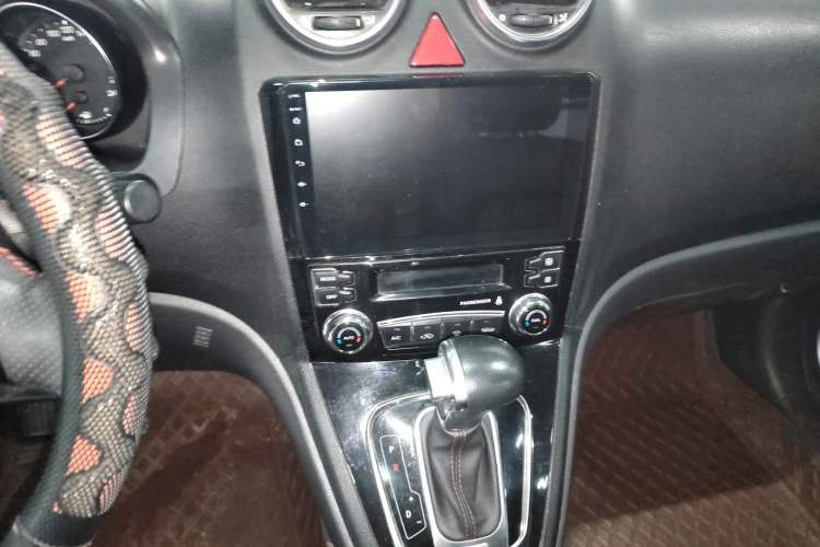 Used Haval H6 2016 Upgraded Model 1.5T Automatic Two-Wheel Drive Elite Version Audio And AC Panel