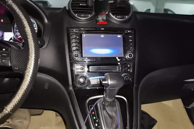 Used Haval H6 2016 Upgraded Model 1.5T Automatic Two-Wheel Drive Elite Version Audio And AC Panel