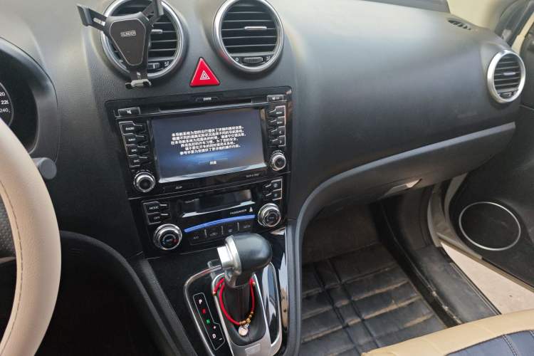 Used Haval H6 2016 Upgraded Model 1.5T Automatic Two-Wheel Drive Elite Version Audio And AC Panel