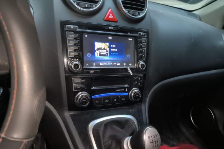 Used Haval H6 2016 Upgraded Model 1.5T Manual Two-Wheel Drive Elite Version Audio And AC Panel
