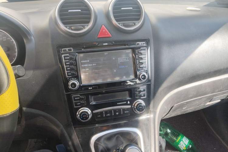 Used Haval H6 2016 Upgraded Model 1.5T Manual Two-Wheel Drive Elite Version Audio And AC Panel
