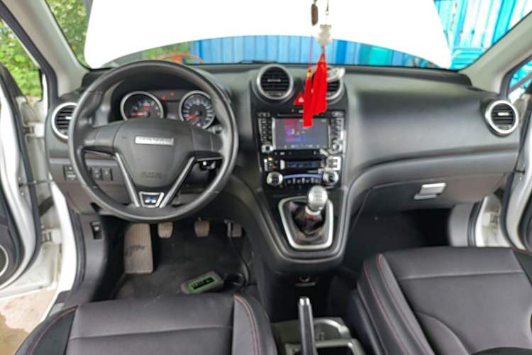Used Haval H6 2016 Upgraded Model 1.5T Manual Two-Wheel Drive Urban Version Center Console