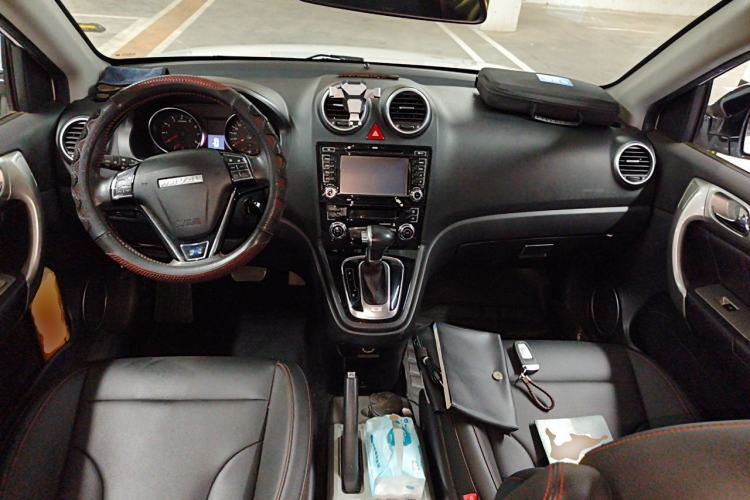 Used Haval H6 2016 Upgraded Model 1.5T Automatic Two-Wheel Drive Elite Version Center Console