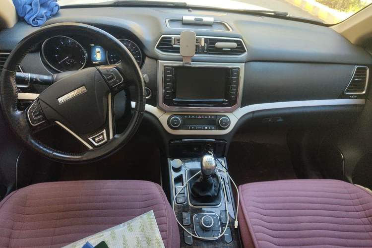 Used Haval H6 2016 Upgraded Model 1.5T Manual Two-Wheel Drive Urban Version Center Console