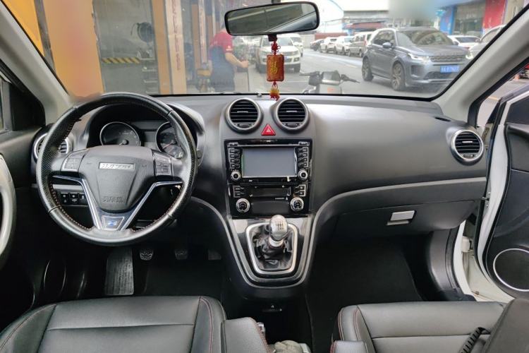 Used Haval H6 2016 Upgraded Model 1.5T Manual Two-Wheel Drive Elite Version Center Console
